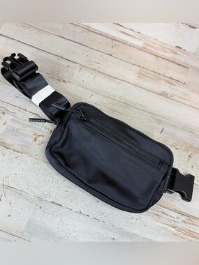 West Bronco Bags Everywhere Black Nylon Zipper Pockets Adjustable Fanny Pack